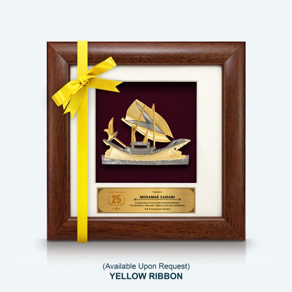 Bingkai premium dengan motif Perahu Lepa Sabah, melambangkan keindahan warisan budaya, sesuai untuk koleksi dan hadiah istimewa.