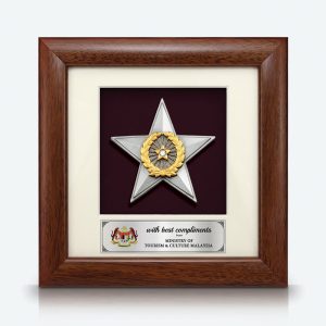 Star Awards dengan 100% Swarovski Crystal