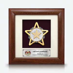 Star Awards dengan 100% Swarovski Crystal