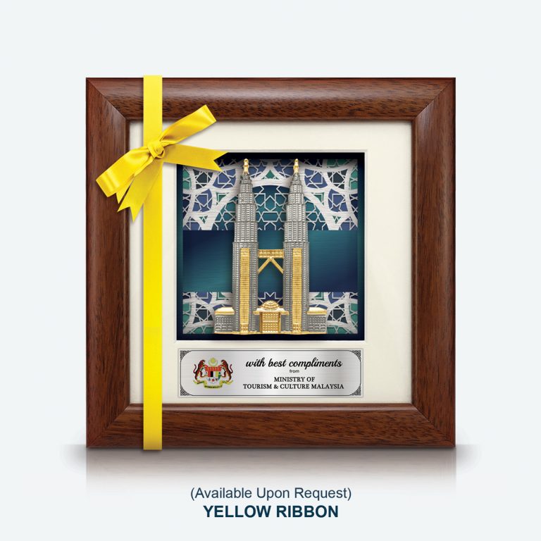 4635.AW466_5_FullColour_WoodFrame_PetronasTwinTowers_MotifMelayu_PremiumSouvenirGifts_Malysia_GoldPlated_PewterSelangor_Cenderahati_CorporateGiftsMalaysia
