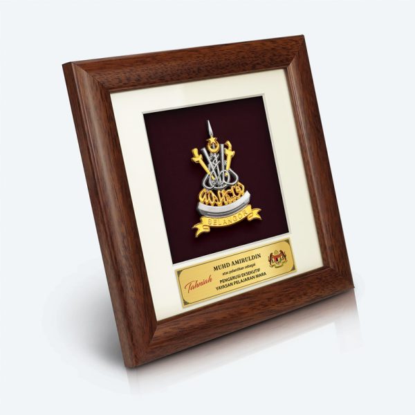 Cenderamata pewter bersalut emas 24K Logo Rasmi Selangor
