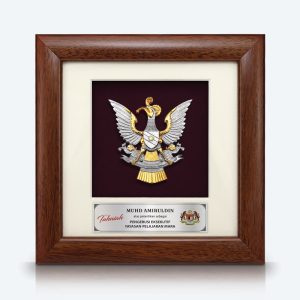Lambang rasmi Sarawak dengan burung Kenyalang