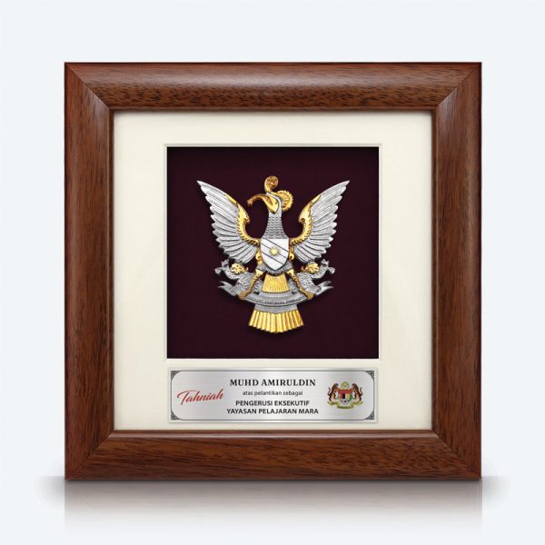 Lambang rasmi Sarawak dengan burung Kenyalang