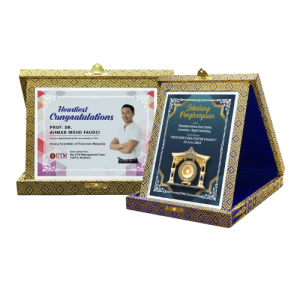 Kristal Plak dengan Kotak Songket