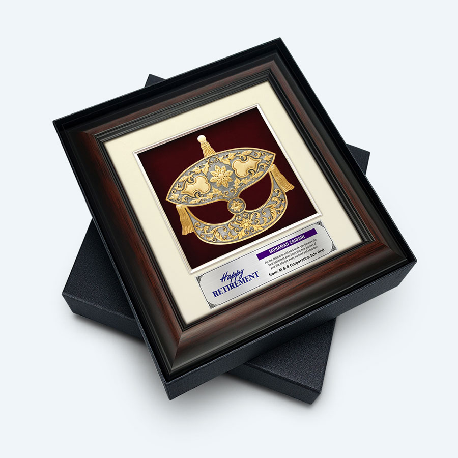 11.5" x 12.5" VIP Frame with Gold Plated Pewter : Wau Bulan - Image 2