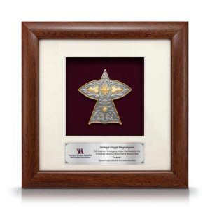 8” x 8” Bingkai Solid Bersadur Pewter Saduran Emas – Wau Merak