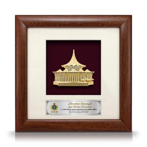 8” x 8” Bingkai Solid Bersadur Pewter Saduran Emas - Dewan Undangan Sarawak