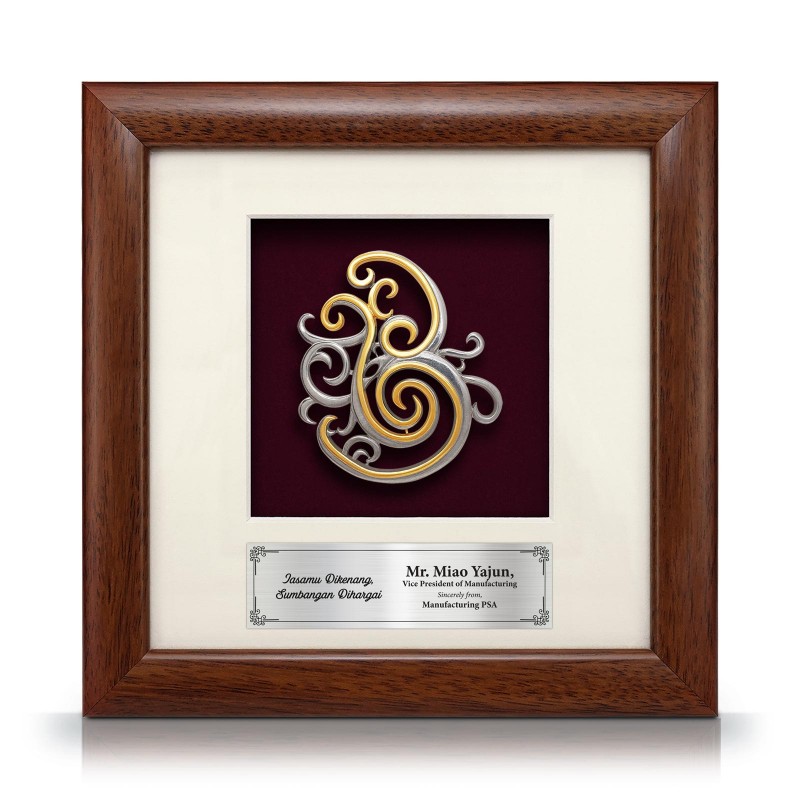 8” x 8” Bingkai Solid Bersadur Pewter Saduran Emas – Motif Budaya Sarawak
