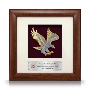 8” x 8” Bingkai Solid Bersadur Pewter Saduran Emas – Helang Terbang
