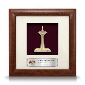 8” x 8” Bingkai Solid Bersadur Pewter Saduran Emas – Menara Kuala Lumpur