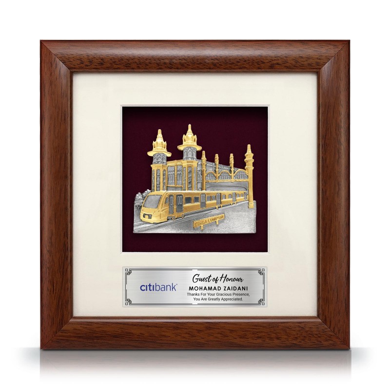 8” x 8” Bingkai Solid Bersadur Pewter Saduran Emas – Stesen Kereta Api Kuala Lumpur