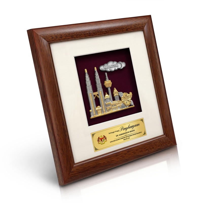 8” x 8” Bingkai Solid Bersadur Pewter Saduran Emas – Mercu Tanda Malaysia - Image 2