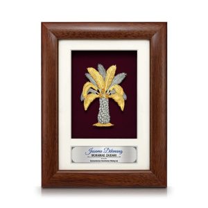 6.5” x 8.5” Bingkai Solid Bersadur Pewter Saduran Emas - Kelapa Sawit (Oil Palm)