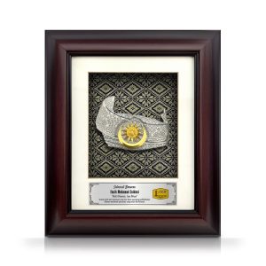8.5” x 10” Bingkai Solid Bersadur Pewter Saduran Emas dengan Songket Eksklusif  – Tengkolok